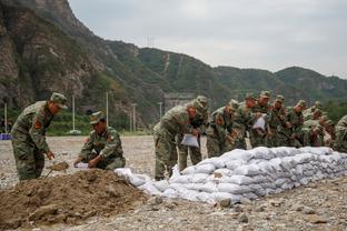 范弗里特：我们明天任务艰巨 必须从一开场就打好比赛